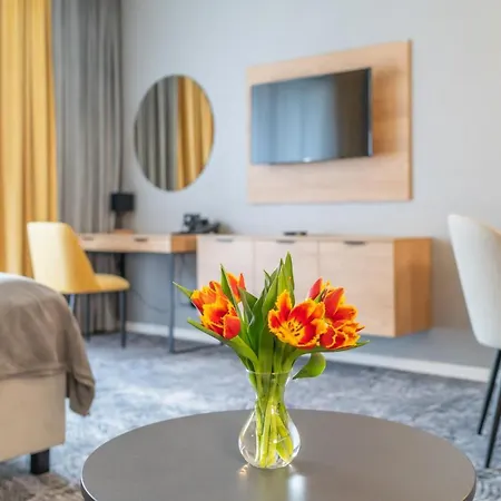 Lux V Akvamarin 702 4*